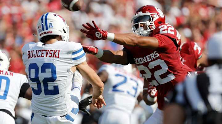 Oklahoma Overcomes Mistakes to Hold Off SMU Oklahoma Overcomes Mistakes to Hold Off SMU