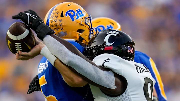 Final Huddle: Cincinnati Survives 27-21 at Pitt Behind Strong Pass Rush