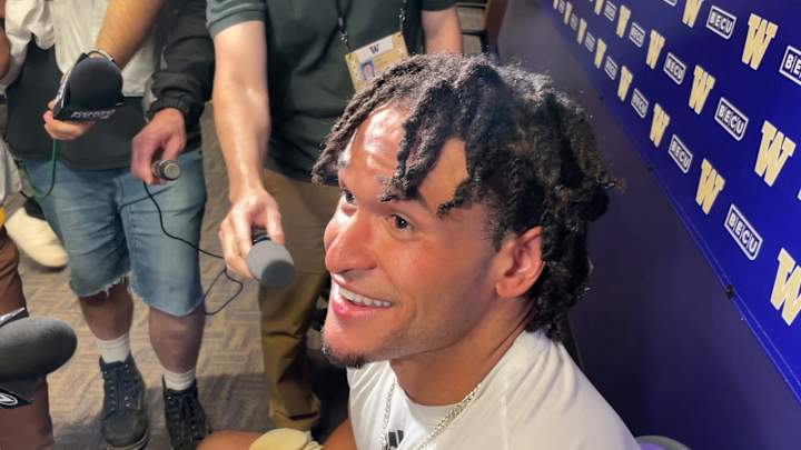 Husky Extra Point Had an Extra Kick to It When Jaden Green Caught It