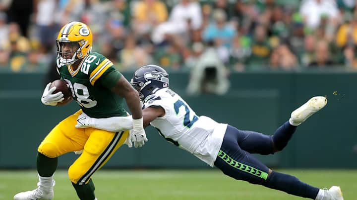 Seahawks Place RB Kenny McIntosh on IR, Promote 2 From Practice Squad