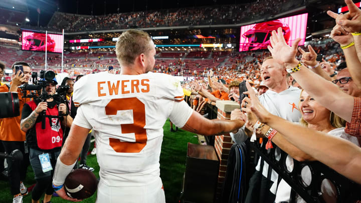 College Football World Reacts as Texas Stuns Alabama in Tuscaloosa