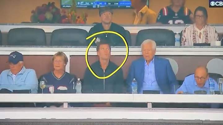 Tony Romo Had NFL Fans Sounding Off About His Silly Tom Brady Move During Eagles-Patriots