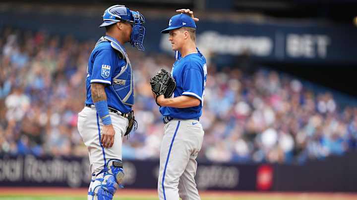 Kansas City Royals' Zack Greinke Goes Viral For Sharing Priceless Moment in Outfield with Kids Kansas City Royals' Zack Greinke Goes Viral For Sharing Priceless Moment in Outfield with Kids
