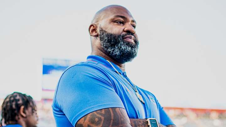 Legendary Gators LB Brandon Spikes Deemed Honorary Mr. Two Bits vs. FSU