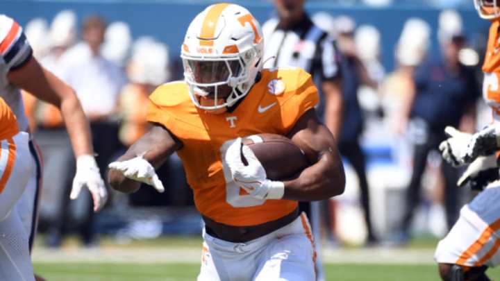 Tennessee vs. Iowa score prediction by college football expert model