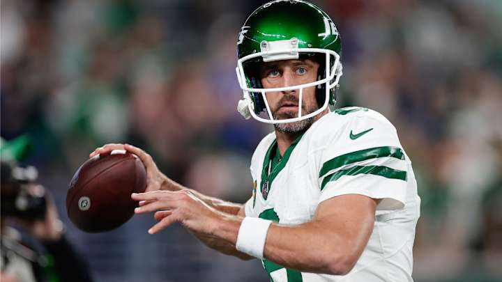 Jets’ Aaron Rodgers Leaves With Injury Early in First Quarter vs Bills