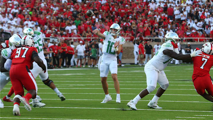 Oregon QB Bo Nix Named Pac-12 Offensive Player of the Week After Big Day vs. Texas Tech Oregon QB Bo Nix Named Pac-12 Offensive Player of the Week After Big Day vs. Texas Tech