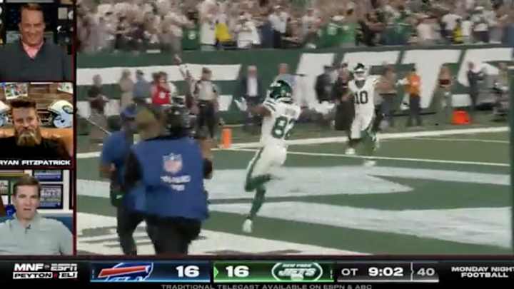 Peyton Manning and Eli Manning Had the Most Boring Reactions to Jets’ Walk-Off TD