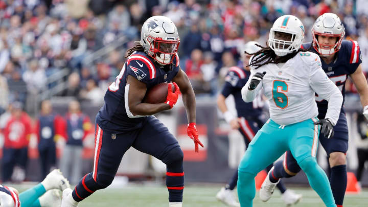 Patriots' Mac Jones Strategy vs. Vulnerable Dolphins Defense: 'Let It Rip!'