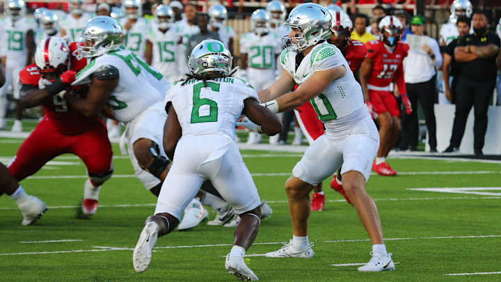 Predicting the Final Score of No. 13 Oregon Ducks vs. Hawaii Rainbow Warriors Predicting the Final Score of No. 13 Oregon Ducks vs. Hawaii Rainbow Warriors