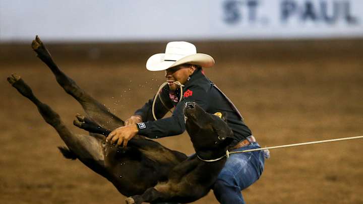 Young Star Ties Down First Place in First Day of Pendleton Roundup