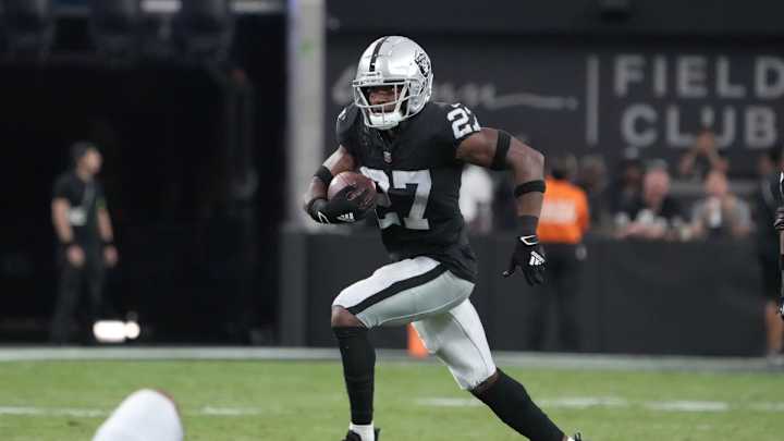 Panthers Sign Former Raiders Cornerback