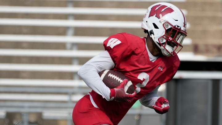 Big Ten Roundup (Sept. 15): Wisconsin WR Enters Transfer Portal, Illinois Makes Schedule Change