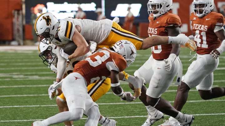 Longhorns DB Jahdae Barron Provides Consistency In Win Over Wyoming Longhorns DB Jahdae Barron Provides Consistency In Win Over Wyoming