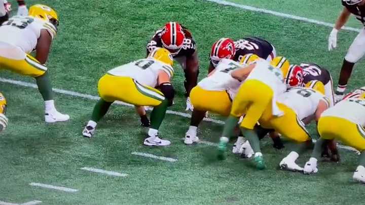 Packers’ Jordan Love Botched a QB Sneak in Such a Weird Way vs. Falcons
