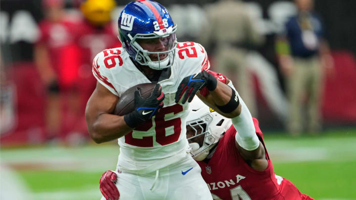 Saquon Barkley Exits Giants’ Win Late With Apparent Ankle Injury After Scary Tackle