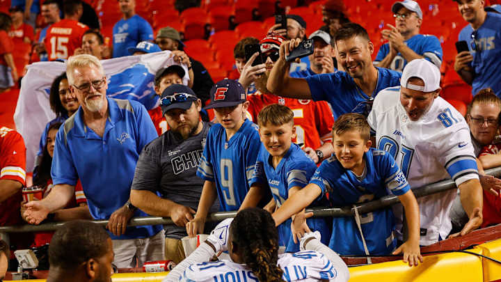 Report: James Houston Has Fractured Ankle