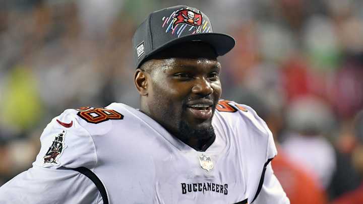 Bucs’ Shaq Barrett Dedicates Game-Clinching Pick-Six to Late Daughter Bucs’ Shaq Barrett Dedicates Game-Clinching Pick-Six to Late Daughter