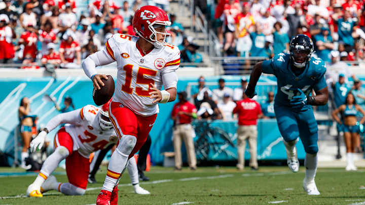 NFL World Reacts to Patrick Mahomes’s Record-Setting Restructured Contract