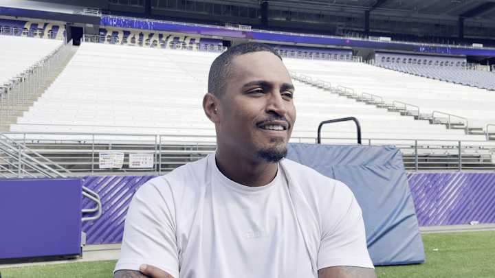 Shhhhhh: Tupuola-Fetui, UW Teammates Turned Spartan Stadium Deathly Quiet