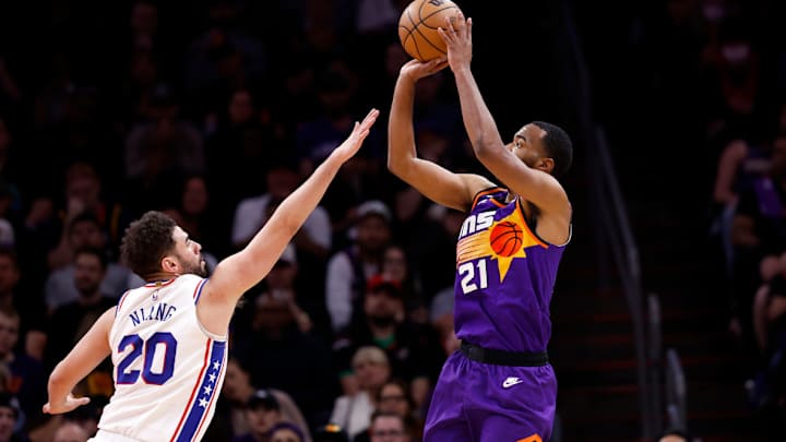 Former Suns Forward Projected to Sign With Contender