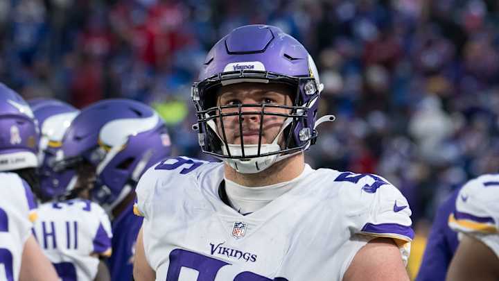 Vikings' First Injury Report vs. Chargers: DNPs For Bradbury, Davenport