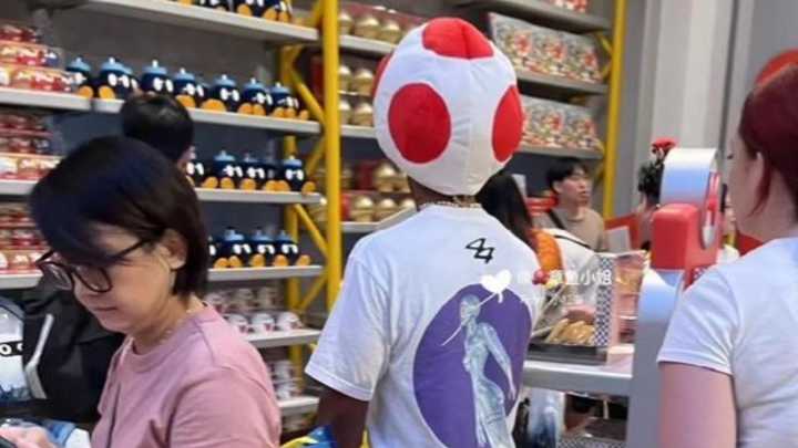 F1 News: Lewis Hamilton Is Undercover In Japan In The Best Way