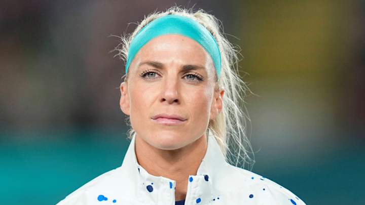 Julie Ertz Given Rousing Standing Ovation in Emotional Departure From Final USWNT Game Julie Ertz Given Rousing Standing Ovation in Emotional Departure From Final USWNT Game