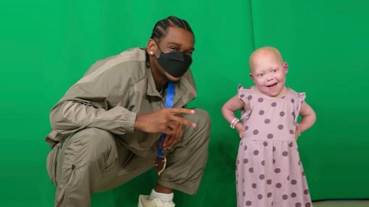LOOK: OKC Thunder Guard Shai Gilgeous-Alexander Visits Children's Hospital