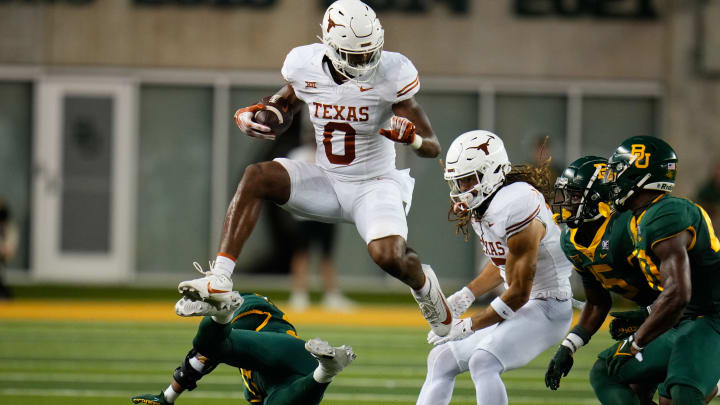 WATCH: Texas TE Ja'Tavion Sanders Makes One-Handed Grab vs. Baylor WATCH: Texas TE Ja'Tavion Sanders Makes One-Handed Grab vs. Baylor