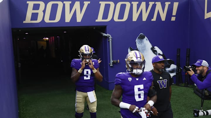 Voters Begrudgingly Elevate Huskies One Spot in AP Poll