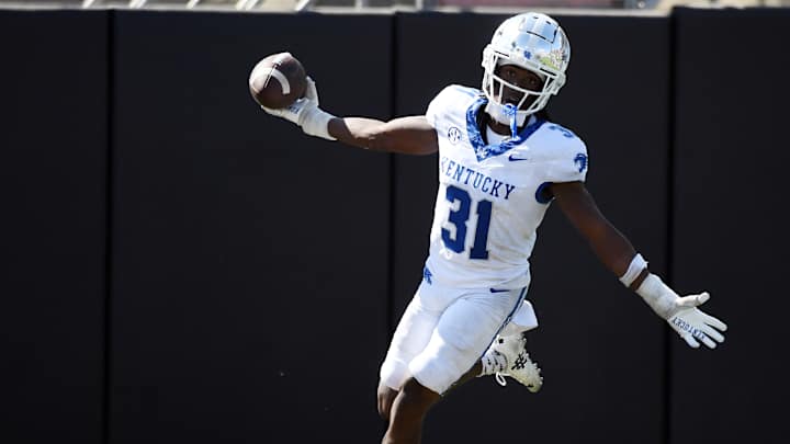 Kentucky Briefing: Kentucky corner Maxwell Hairston wins SEC Defensive Player of the Week