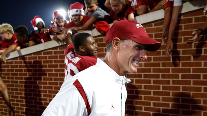 Venables Vibes: Oklahoma Still Looking For a Running Back to 'Establish Themselves'