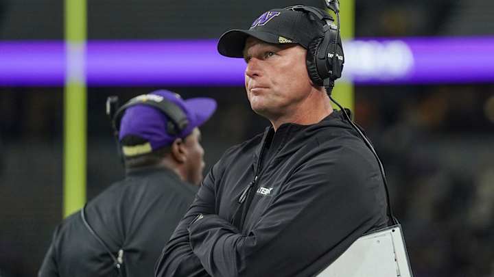 Huskies Take Powerhouse Team Into Arizona, Feeling Unbeatable