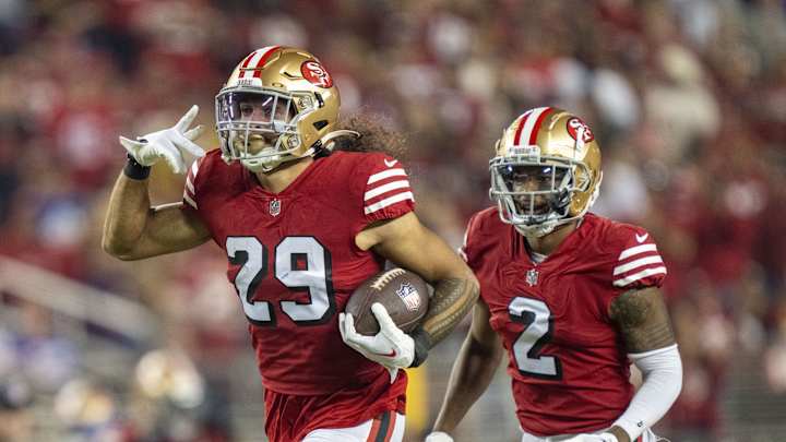 Former USC Star Pushed by Opposing RB After Dominant Win in Postgame Handshakes