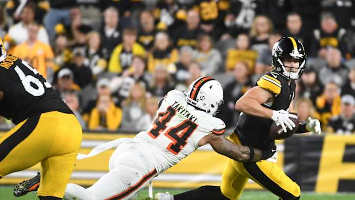 Super Bowl Winning QB Reportedly Meeting With Browns Biggest Rival