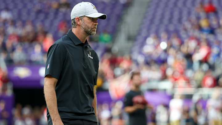 Vikings Offensive Coordinator Wes Phillips Defends RG Ed Ingram