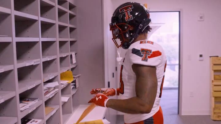Texas Tech Brilliantly Recreated LaDainian Tomlinson’s ‘This Is SportsCenter’ Commercial Texas Tech Brilliantly Recreated LaDainian Tomlinson’s ‘This Is SportsCenter’ Commercial