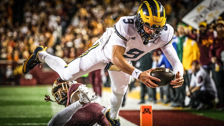Michigan Football Now 6-0 After Throttling Minnesota, 52-10