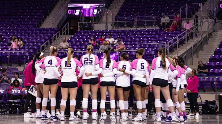 TCU Volleyball: Frogs Bounce Back on Saturday with Sweep over Cincinnati