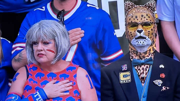 NFL Fans Had So Many Jokes About This Jaguars Fan Spotted at London Game NFL Fans Had So Many Jokes About This Jaguars Fan Spotted at London Game