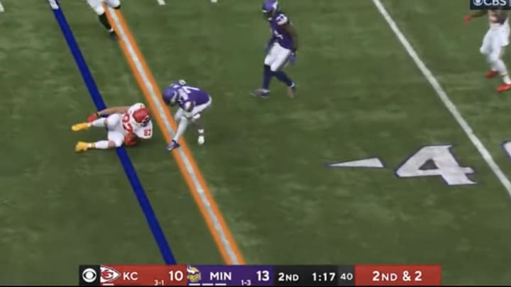 Travis Kelce Exits Chiefs-Vikings Game After Limping Off Field With Painful Injury Travis Kelce Exits Chiefs-Vikings Game After Limping Off Field With Painful Injury