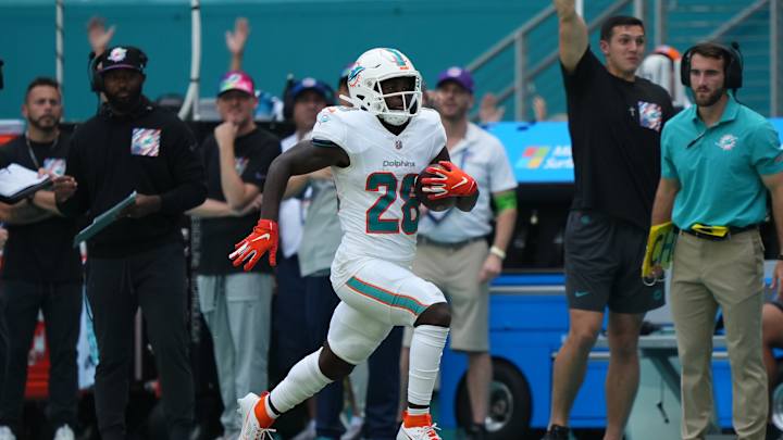 NFL Fans Loved Mike McDaniel's Hilarious Response To Potential De'Von Achane Knee Injury