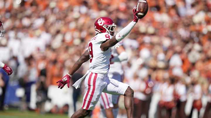 Poll Report: Oklahoma Drops in AP Poll, Picks Up First-Place Vote in Coaches Poll