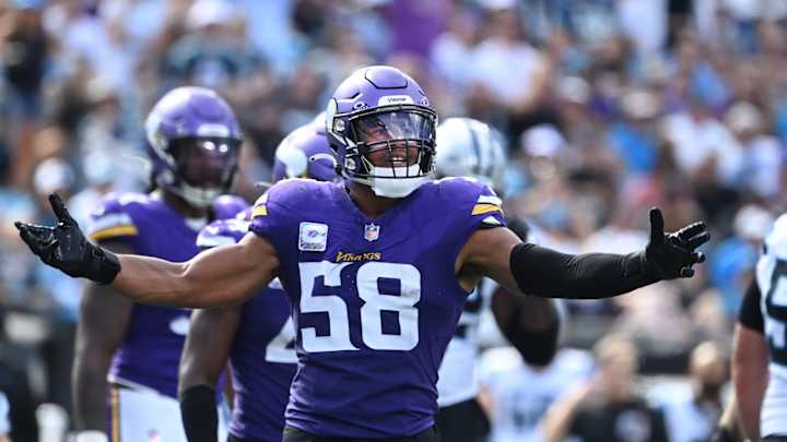 Vikings LB Jordan Hicks Hospitalized After Suffering Scary Injury in Win Over Saints