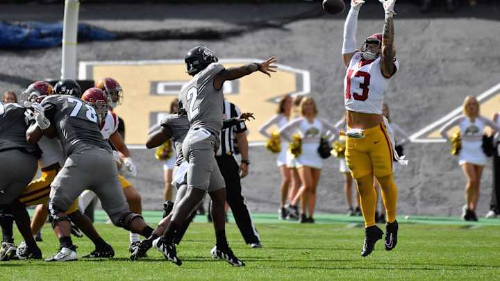 USC Football: Why Mason Cobb Enjoys Challenge Of Rib Injury