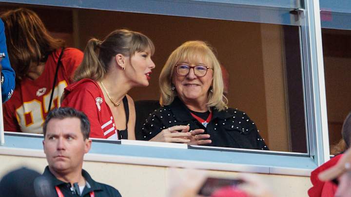 Al Michaels Tried So Hard Not to Talk About Taylor Swift During Broncos-Chiefs