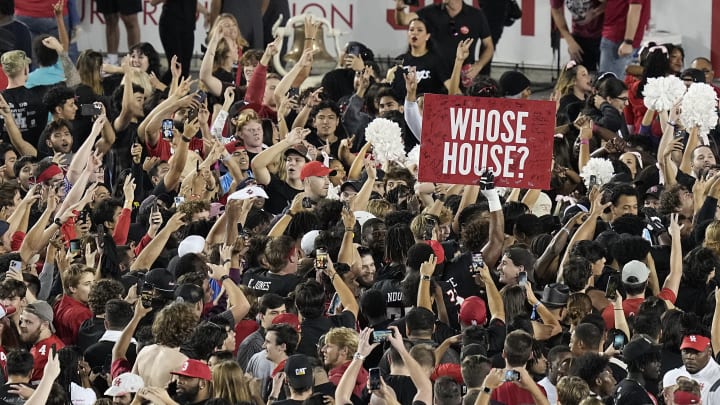 Radio Call of Houston’s Game-Winning Hail Mary Is a Work of Art Radio Call of Houston’s Game-Winning Hail Mary Is a Work of Art