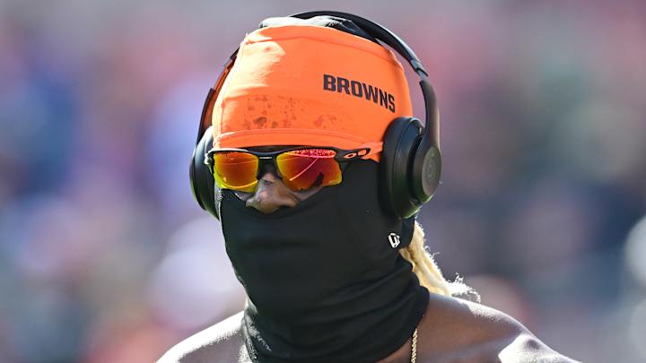 Browns’ David Njoku Explains Decision to Share Photos After Suffering Facial Burns