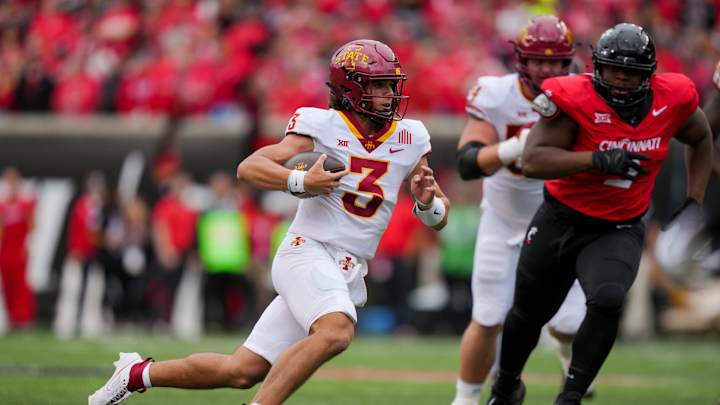 Final Huddle: Iowa State Hands Cincinnati Fourth Straight Loss 30-10
